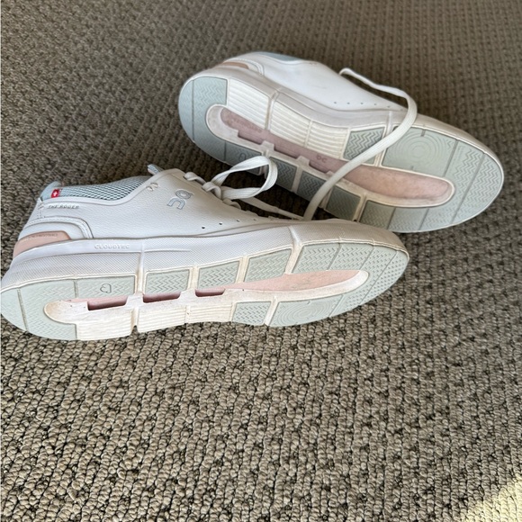 On The Rodger Advantage Tennis sneaker, 8.5 good condition - Picture 5 of 5